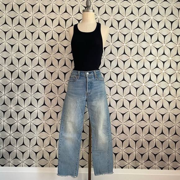 Levis Straight Leg Frayed Bottom Jeans - Picture 1 of 6